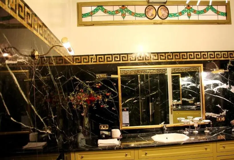 اتاق استاندارد چهار تخته, Di Rienzo Pantheon Palace