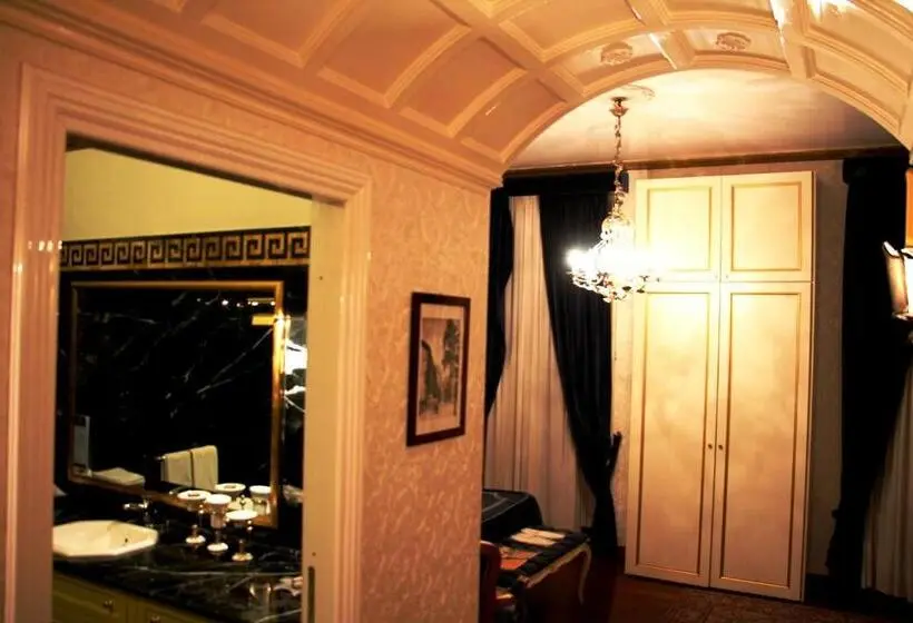 اتاق استاندارد چهار تخته, Di Rienzo Pantheon Palace