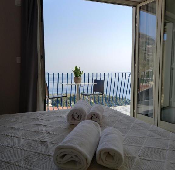 Triple Room Sea View, Athena Charming Rooms