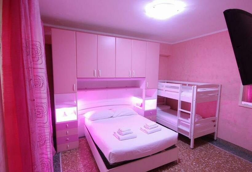 חדר לארבעה סטנדרטי עם מרפסת, Marco Aurelio