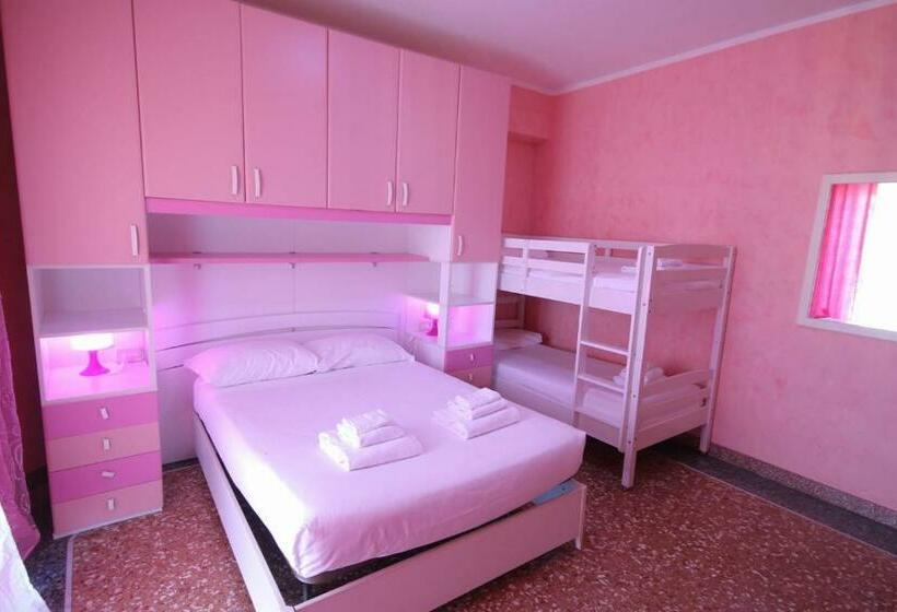 חדר לארבעה סטנדרטי עם מרפסת, Marco Aurelio