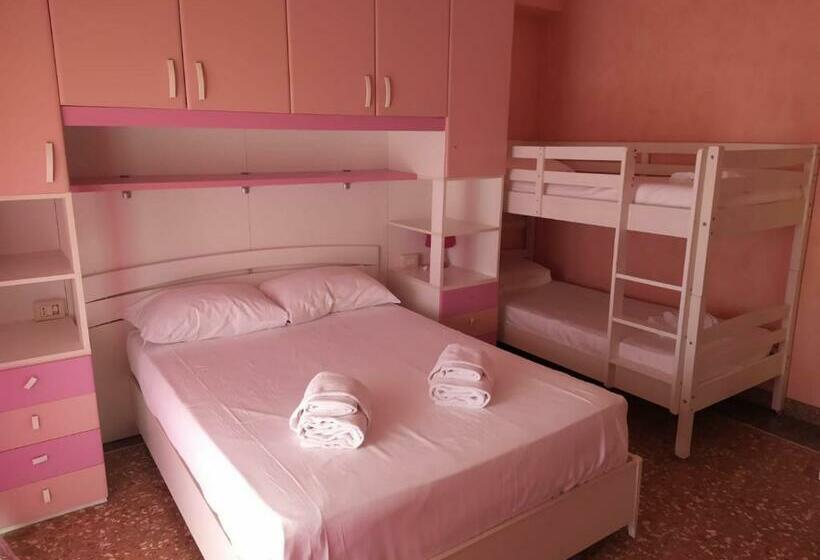 חדר לארבעה סטנדרטי עם מרפסת, Marco Aurelio