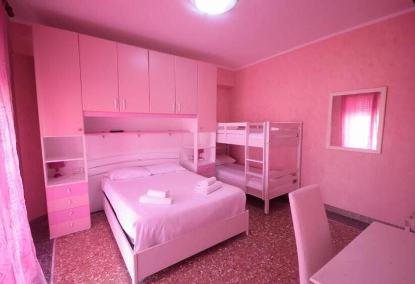 חדר לארבעה סטנדרטי עם מרפסת, Marco Aurelio