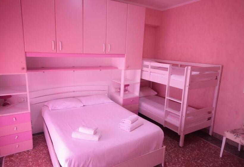 חדר לארבעה סטנדרטי עם מרפסת, Marco Aurelio