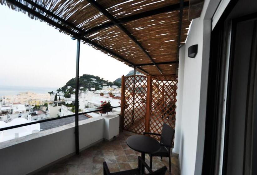 غرفة قياسية مطلّة علي البحر, Casa Costanza