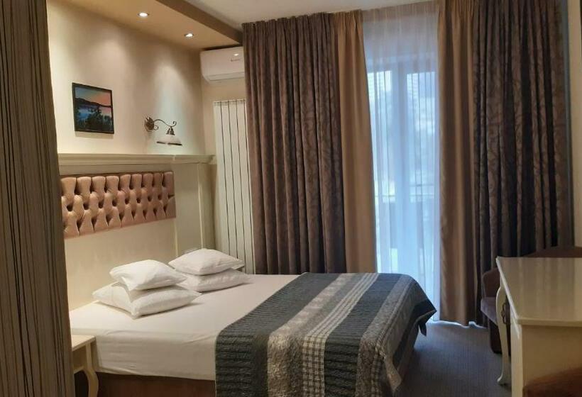 标准间, Holiday Maria