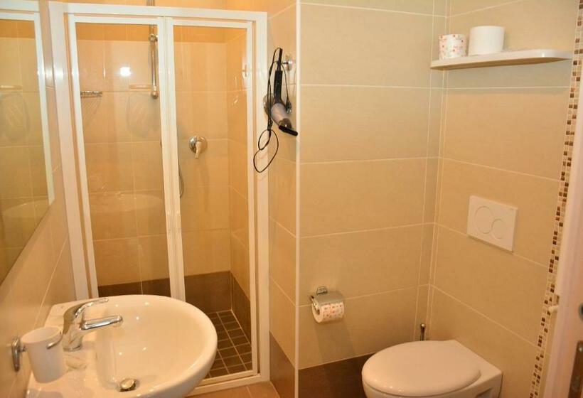 חדר סטנדרט, Marisa