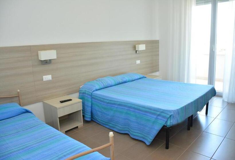 חדר סטנדרט לשלושה, Marisa