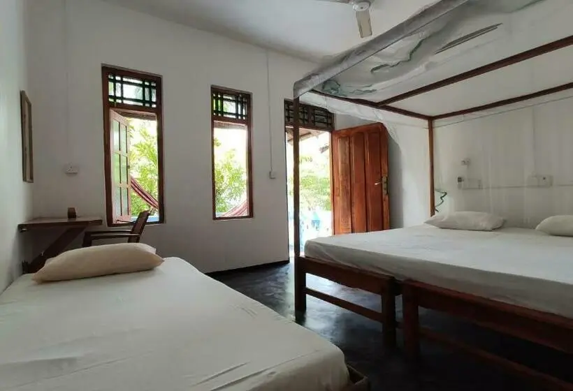 Deluxe Kolmen Hengen Huone, Surf Beach