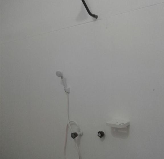 اتاق اکونومی, Surf Beach