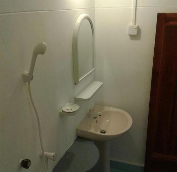 اتاق اکونومی, Surf Beach