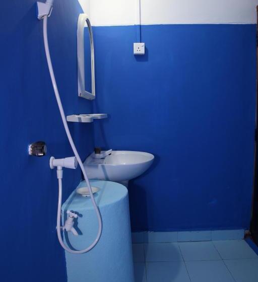 اتاق اکونومی, Surf Beach