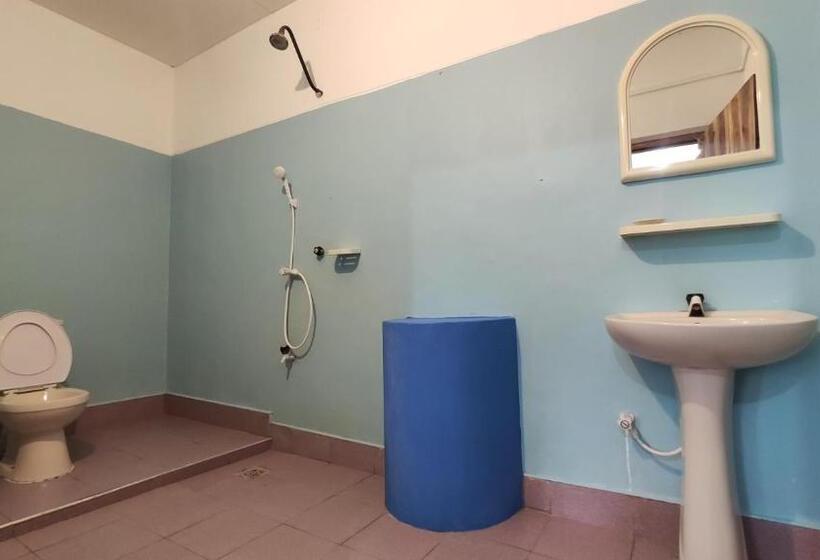 اتاق لوکس با بالکن, Surf Beach