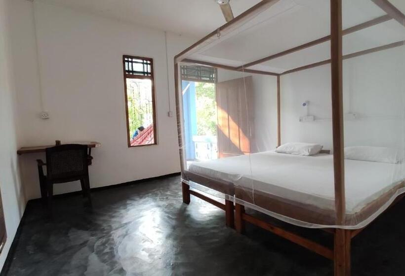 اتاق لوکس با بالکن, Surf Beach