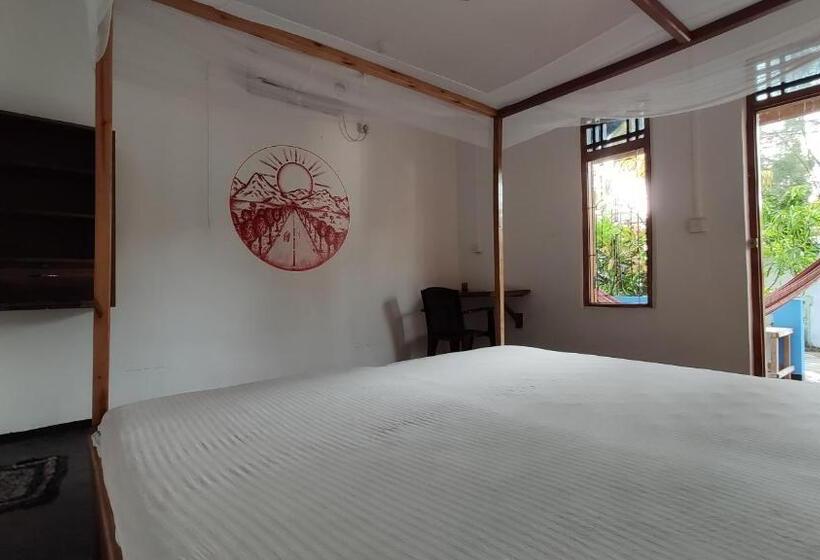 اتاق لوکس با بالکن, Surf Beach