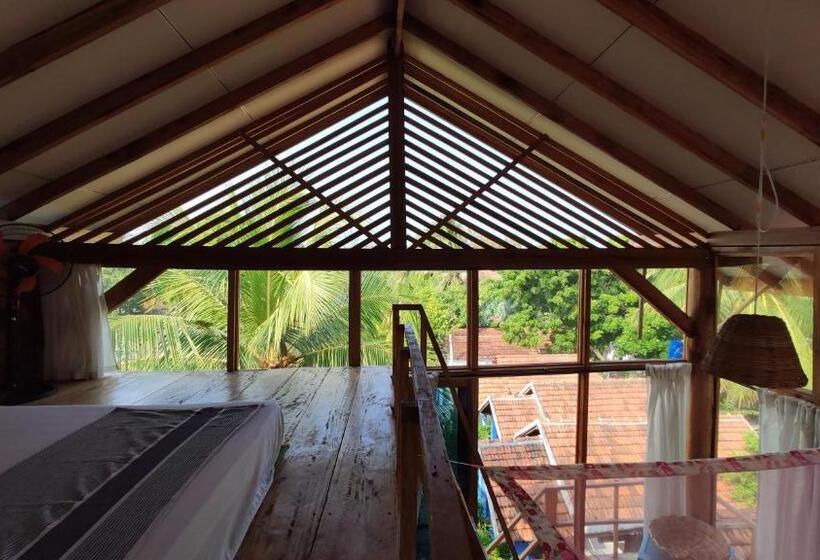 استودیوی استاندارد با چشمانداز دریا, Surf Beach