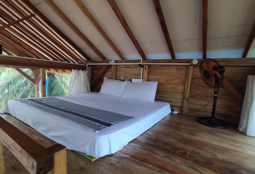 استودیوی استاندارد با چشمانداز دریا, Surf Beach