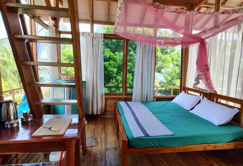 استودیوی استاندارد با چشمانداز دریا, Surf Beach