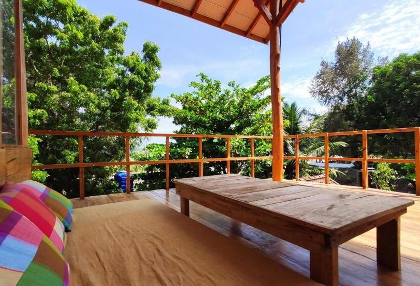 استودیوی استاندارد با چشمانداز دریا, Surf Beach