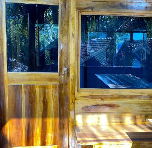 کلبه ییلاقی, Surf Beach