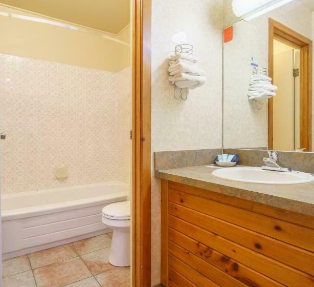 غرفة قياسية سرير كينج, The Crossing