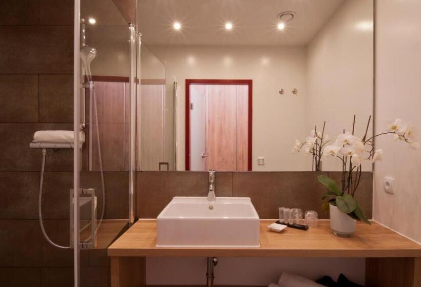 غرفة كومفورت فردية, Credé