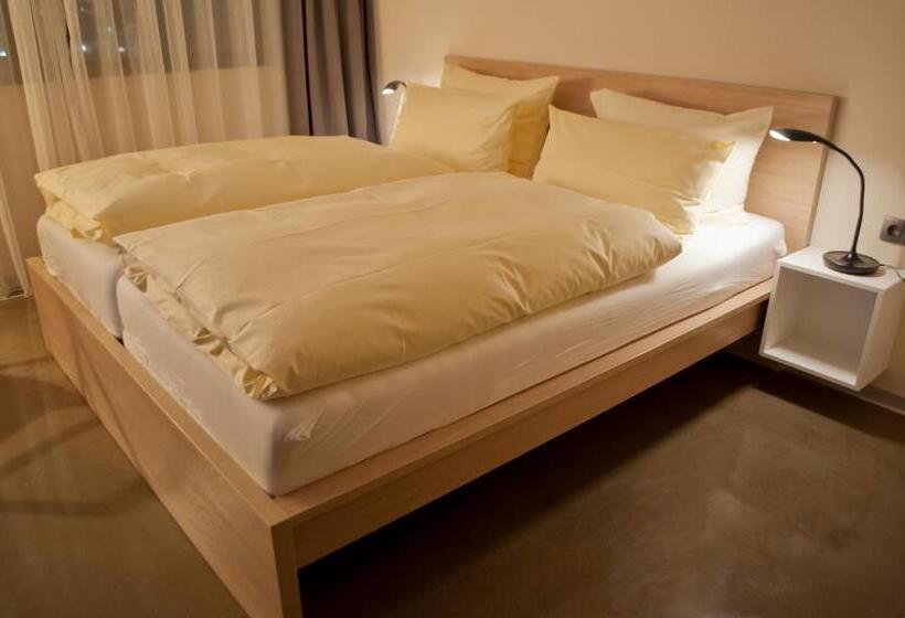 غرفة كومفورت, Credé