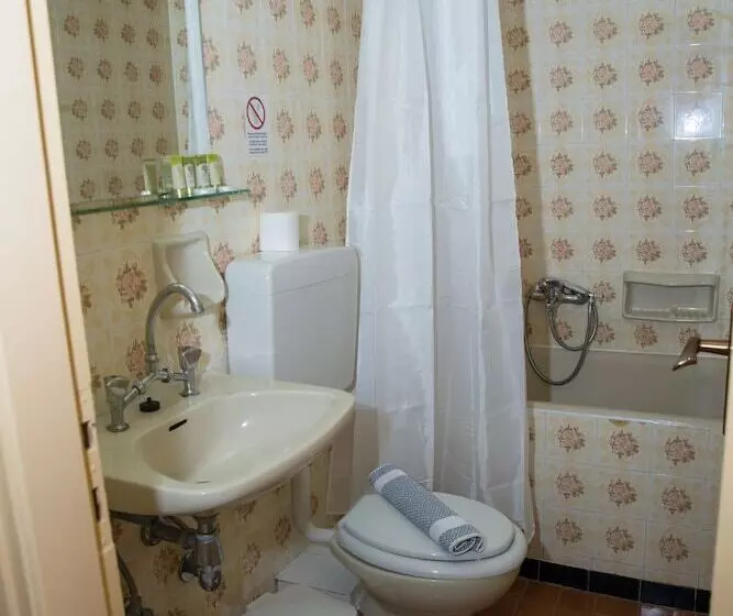 Chambre Triple Standard, Milton