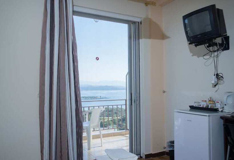 标准三人间, Milton