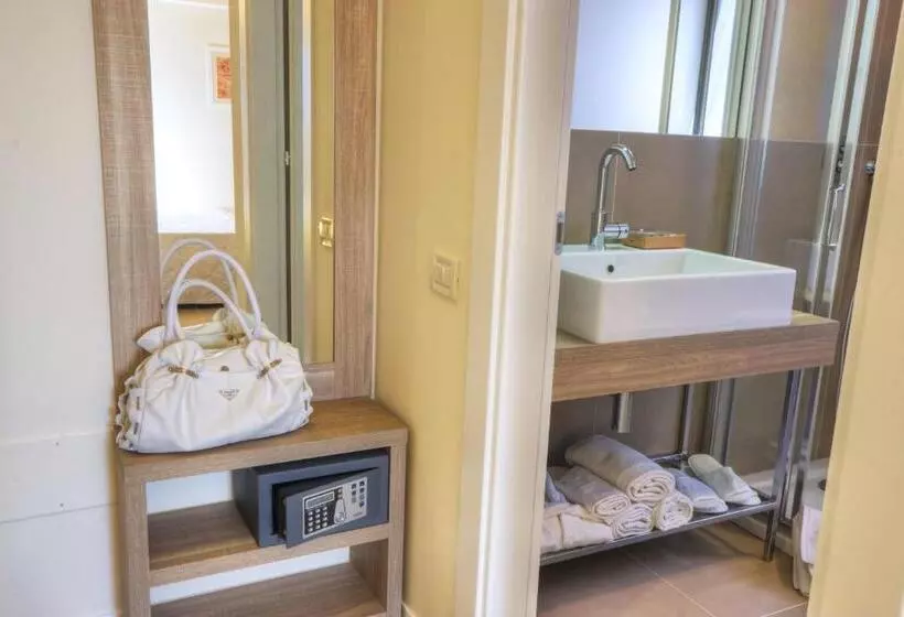اتاق استاندارد سه نفره, Palazzo Ruschioni Boutique