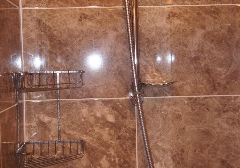 标准三人间, Sapphire Hotel London