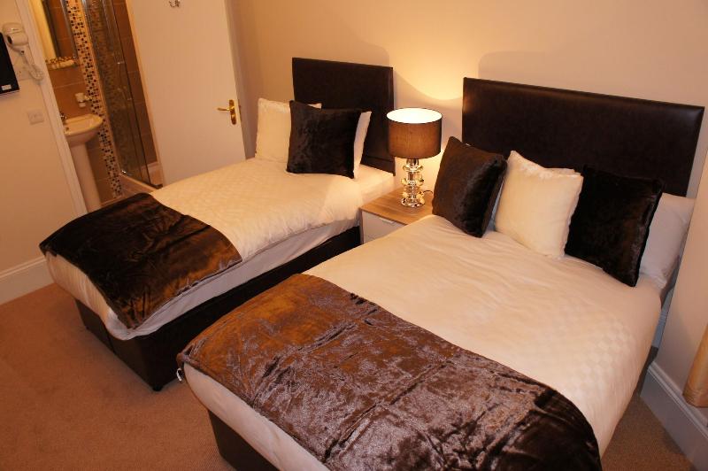 标准三人间, Sapphire Hotel London