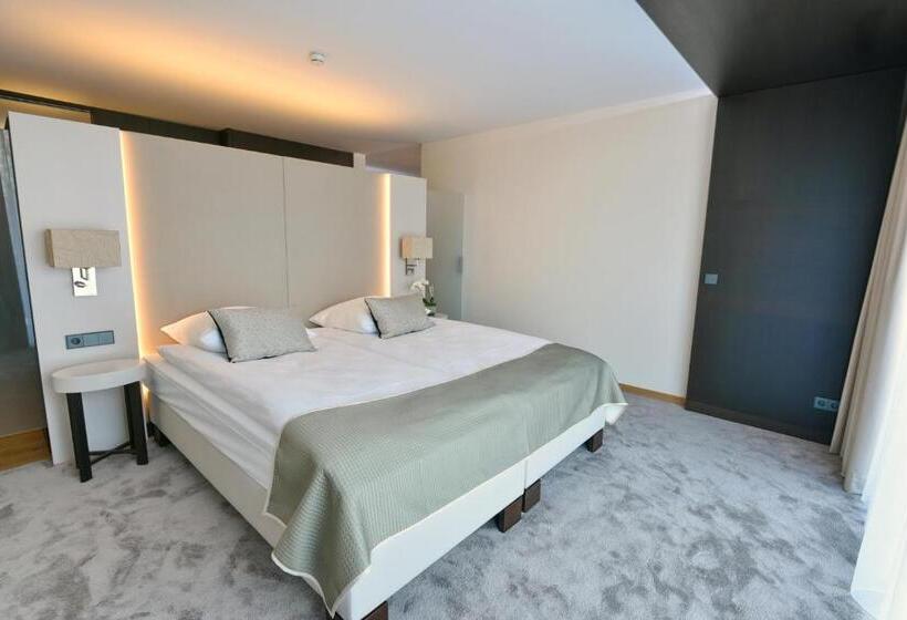 סוויטת ג'וניור עם מרפסת, Mawell Resort