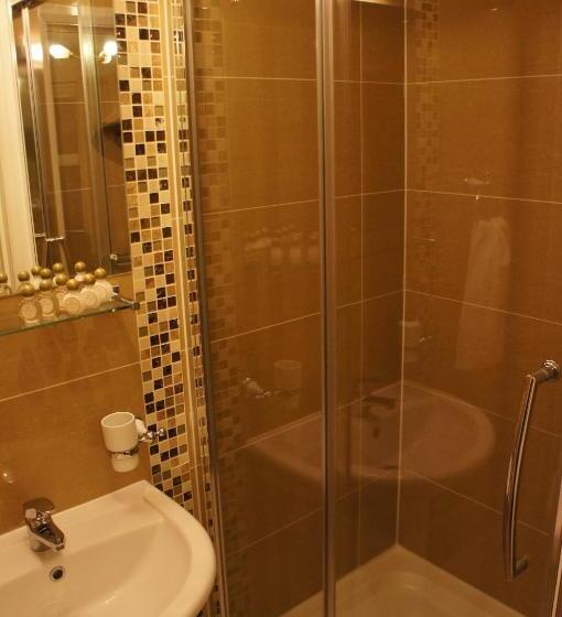 标准间, Sapphire Hotel London