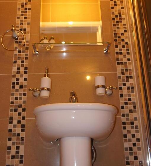 标准间, Sapphire Hotel London