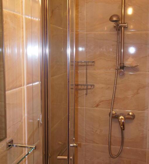 اتاق استاندارد سه نفره, Sapphire Hotel London