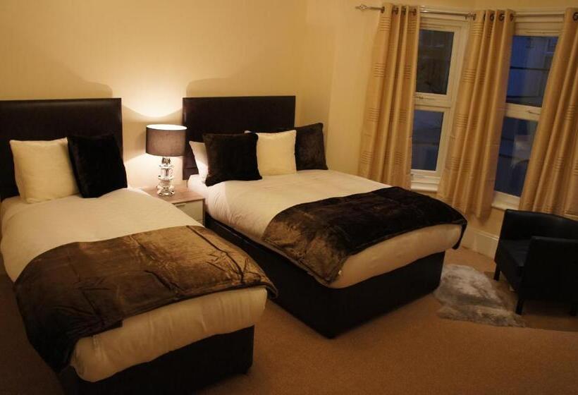 标准三人间, Sapphire Hotel London