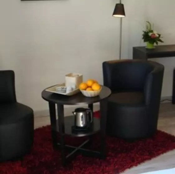 اتاق اجرایی, Côté Hôtel