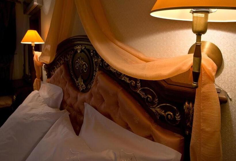 디럭스 스위트, Chinar