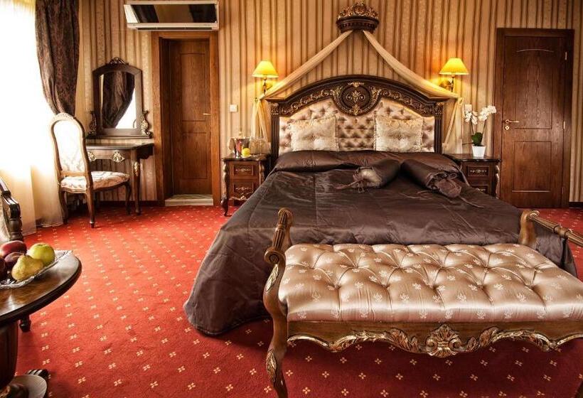 자쿠지 스위트, Chinar