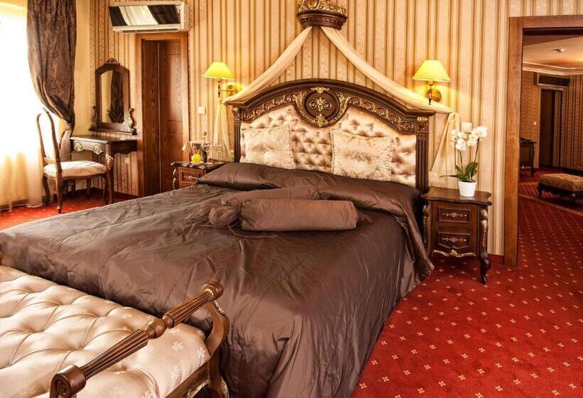 자쿠지 스위트, Chinar