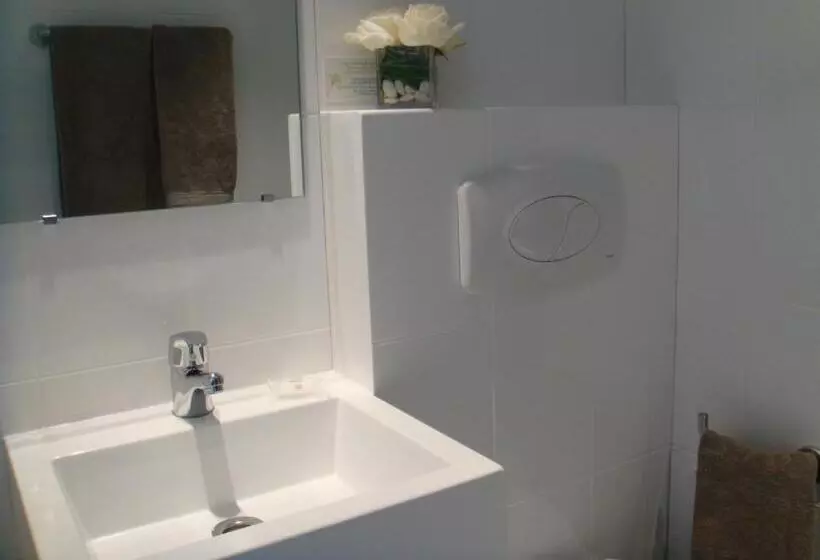 اتاق استاندارد سه نفره, Côté Hôtel