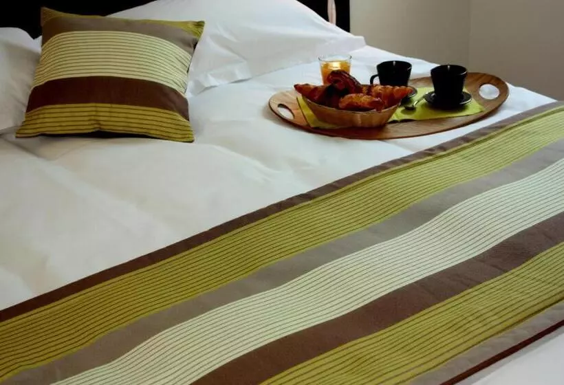 اتاق استاندارد سه نفره, Côté Hôtel
