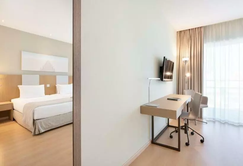 سوییت جونیور, Eurostars Oasis Plaza
