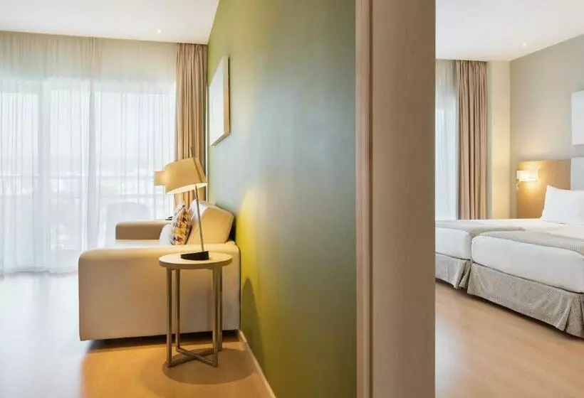 سوییت جونیور, Eurostars Oasis Plaza