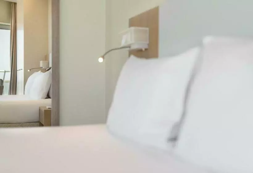سوییت لوکس, Eurostars Oasis Plaza