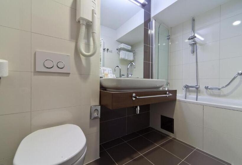 バルコニー付きスーペリアルーム, Kaj