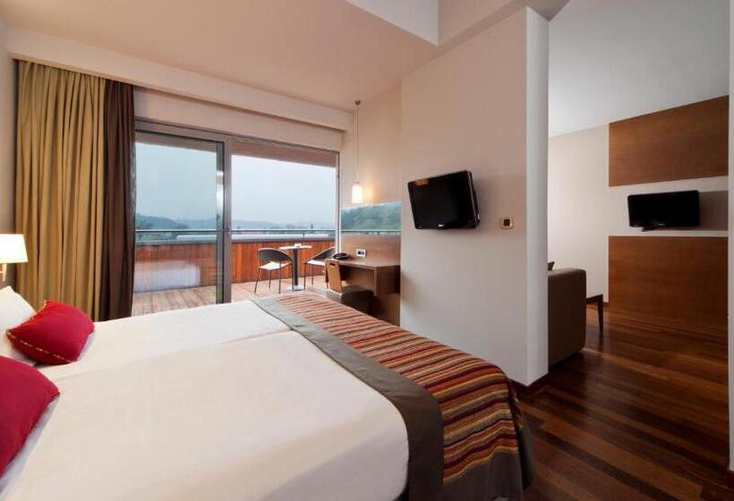 バルコニー付きジュニアスイート, Kaj