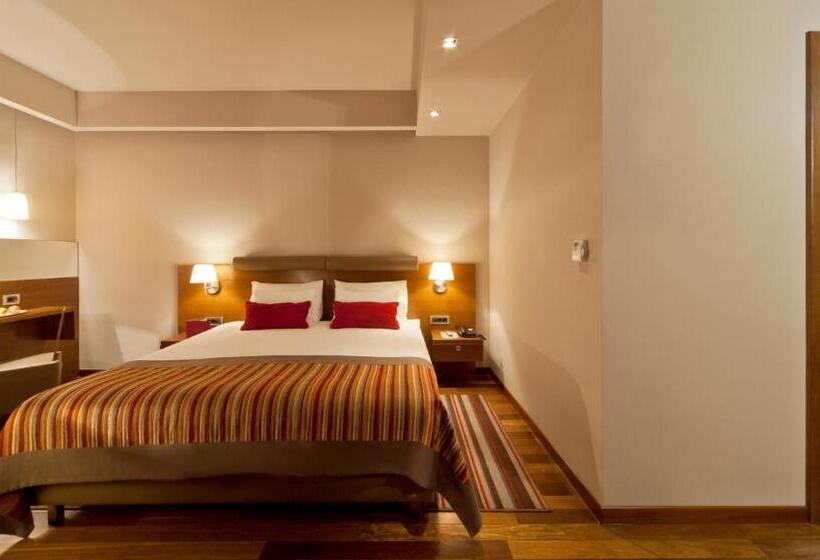 デラックスルーム, Kaj