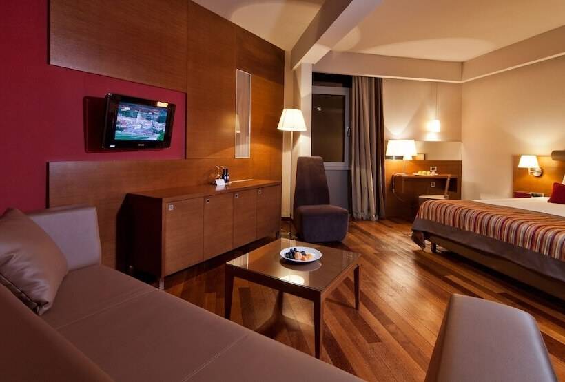 デラックスルーム, Kaj